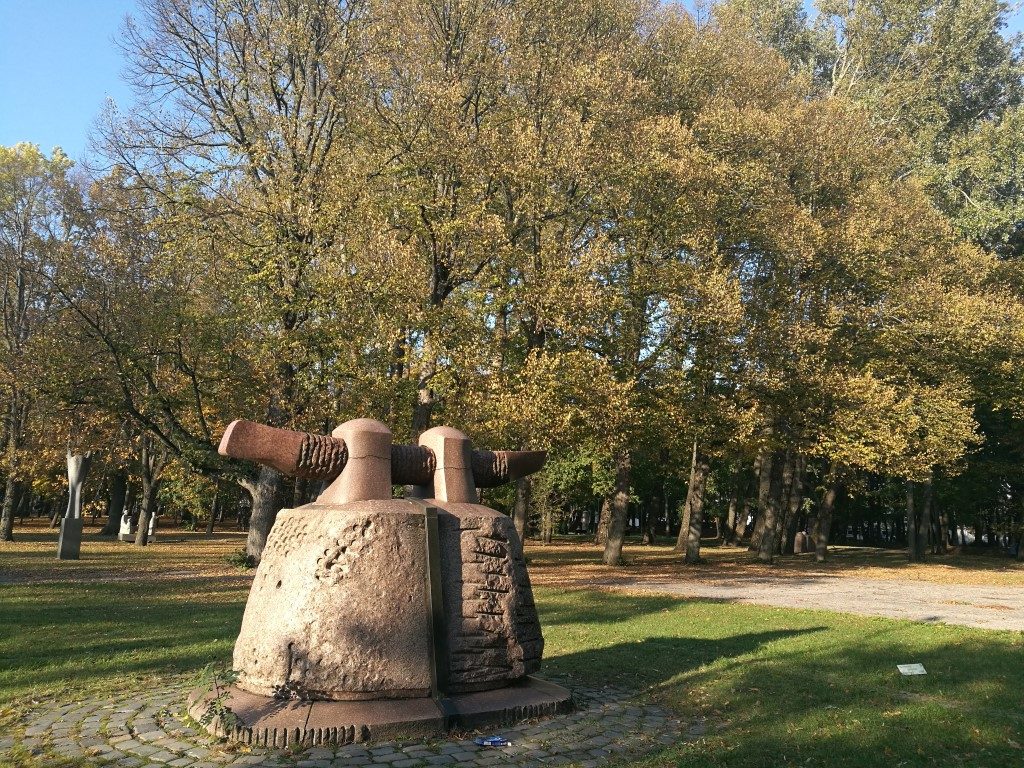 Une statue dans le parc des statues de Klaipeda