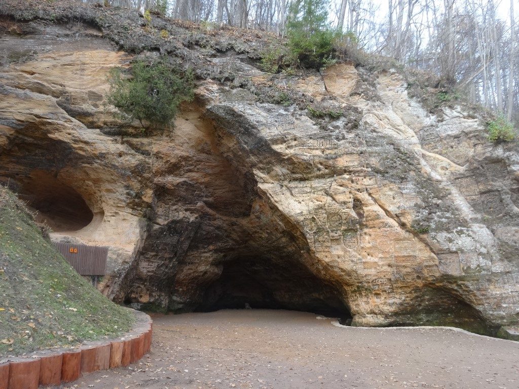 La grotte Gutmanala dans le parc Gauja