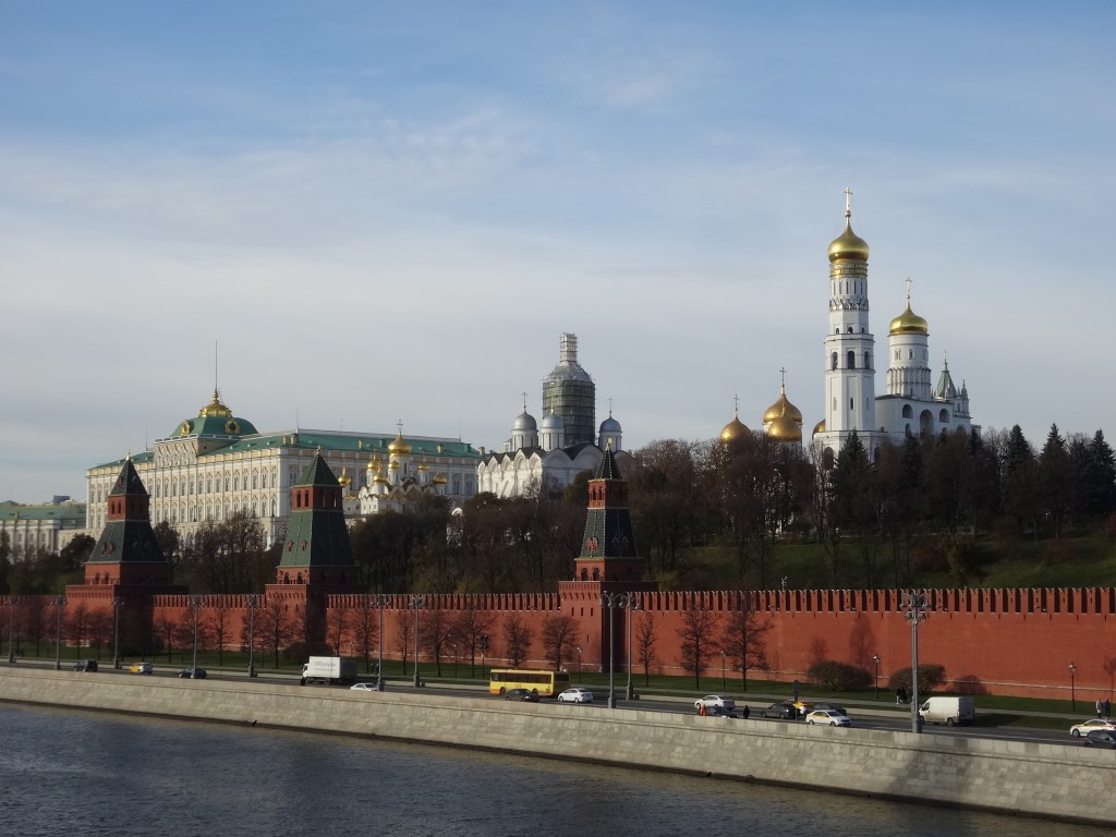 Le Kremlin vu depuis le pont sur la rivière Moskva