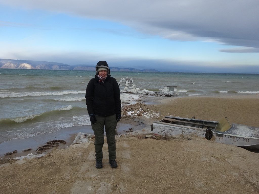 Il fait froid quand on explore le lac Baïkal