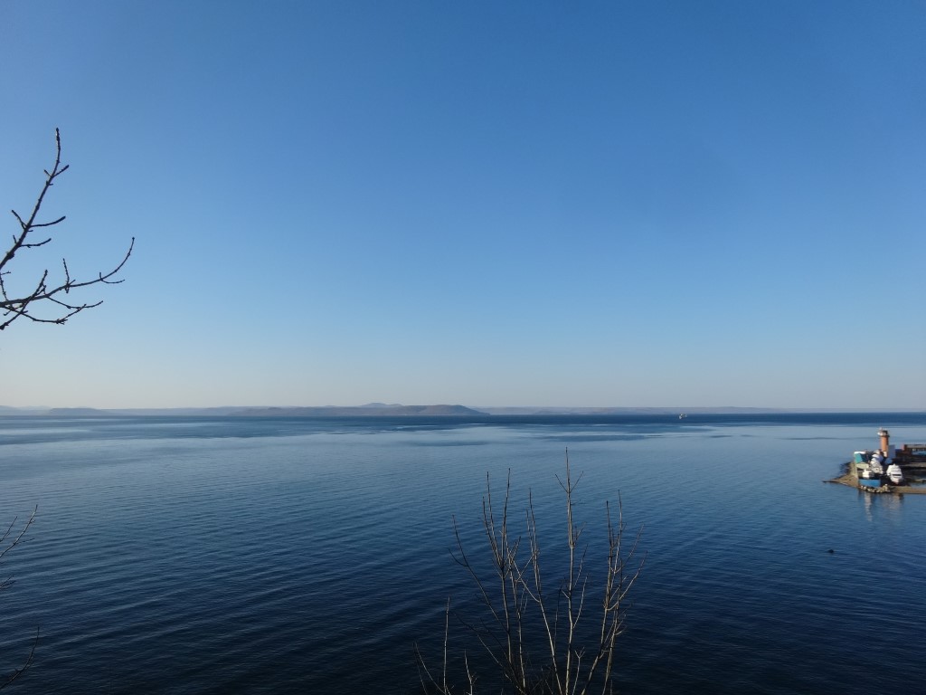 La vue sur la mer du Japon depuis les hauteurs de Vladivostok