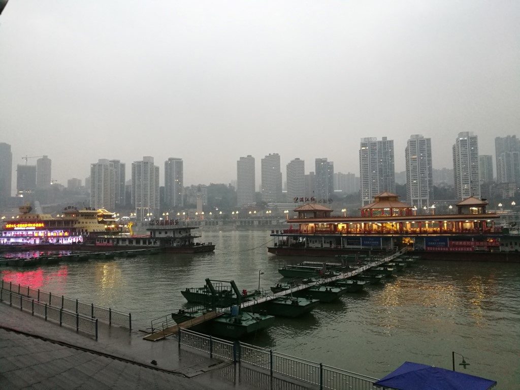 Le port à la pointe de l'île où la rivière Jialing se jette dans le fleuve Yangtze
