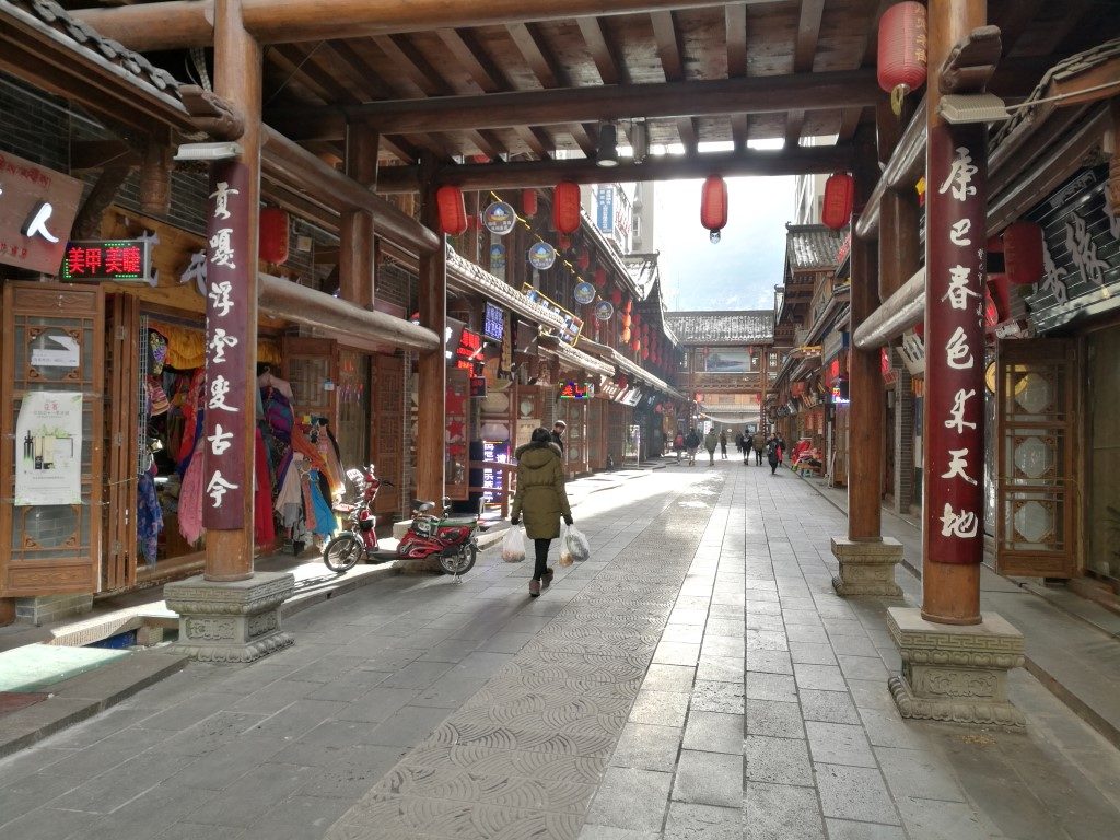 Balade dans Kangding à la découverte d'une ville à la croisée des cultures chinoises et tibétaines