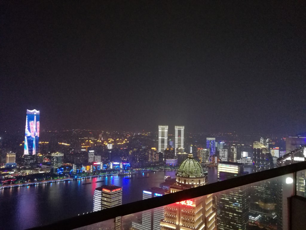 Une soirée avec la vue sur le Bund depuis Pudong