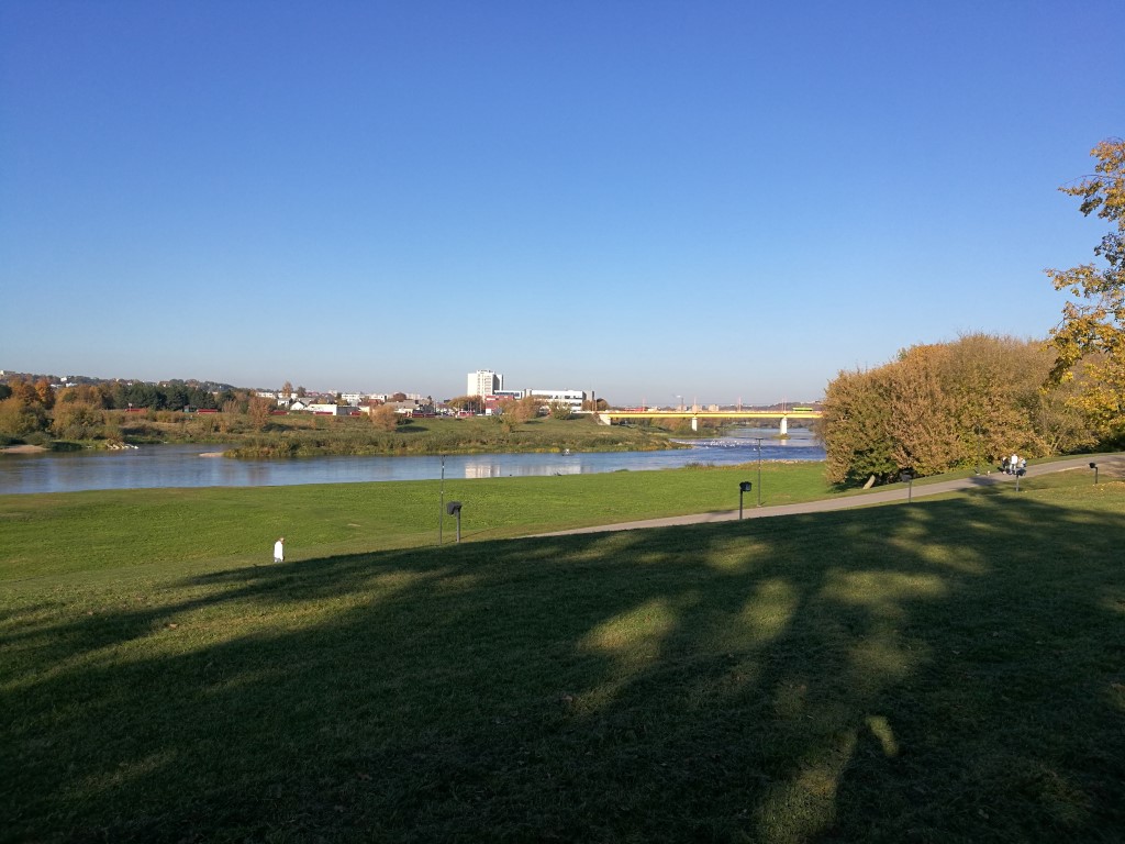 La rivière qui entoure la ville de Kaunas
