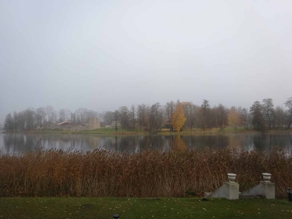 La brume du petit matin sur le lac