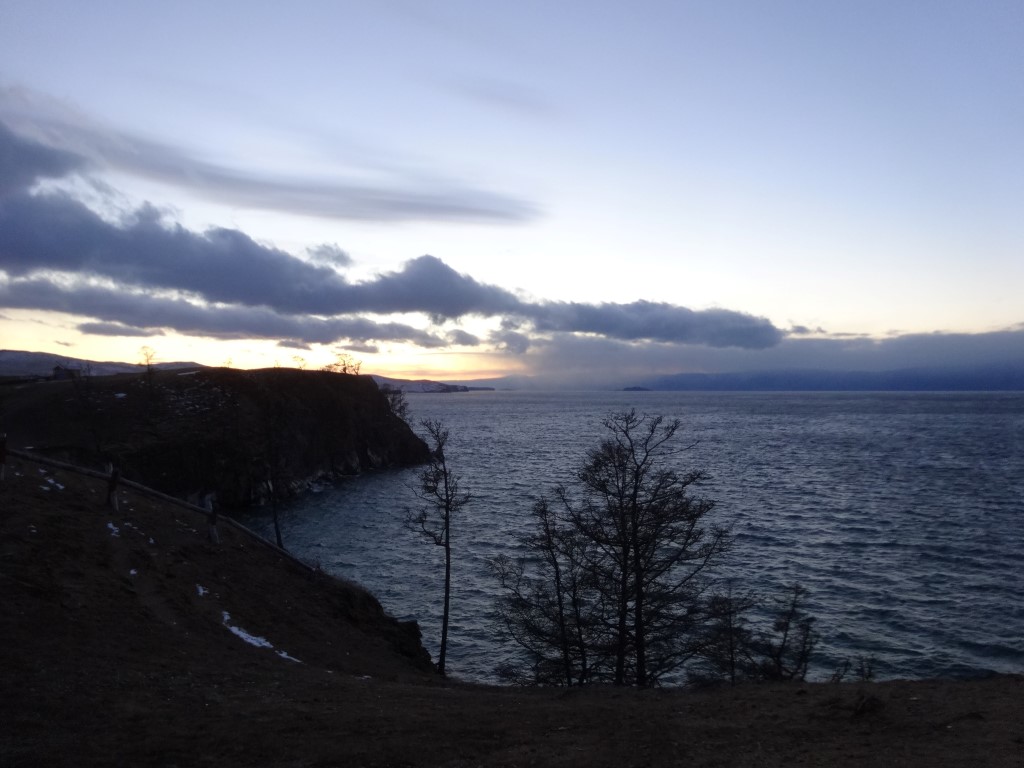 Le coucher de soleil sur le Lac Baikal
