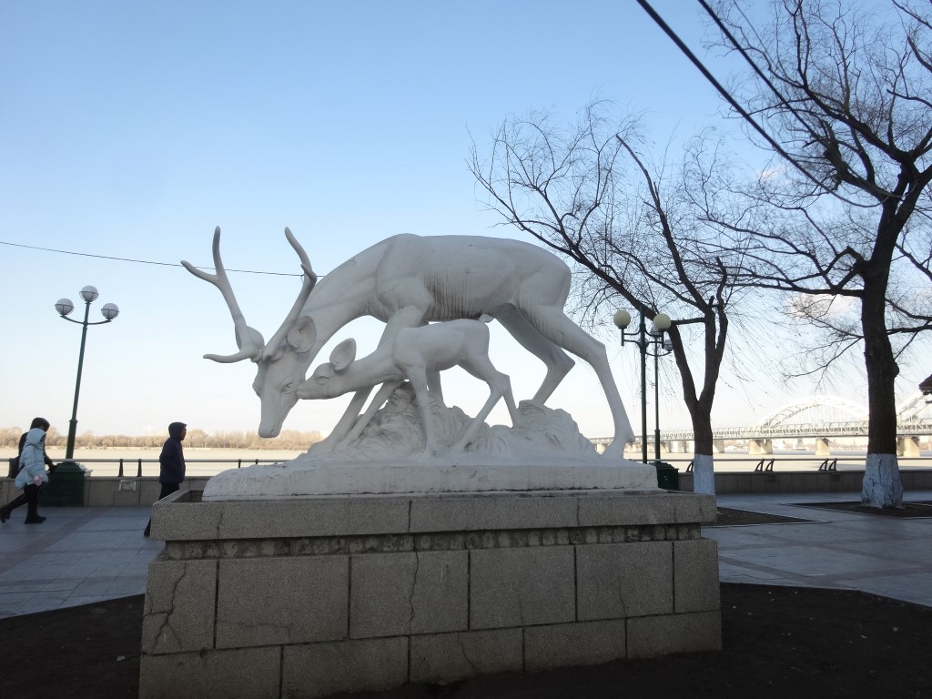 Les 1ères sculptures de glace dans les rues de la ville avant le festival des glaces à partir de mi-décembre