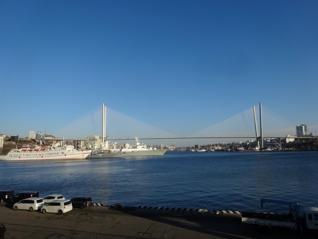 Le pont de Vladivostok au dessus de la mer du Japon